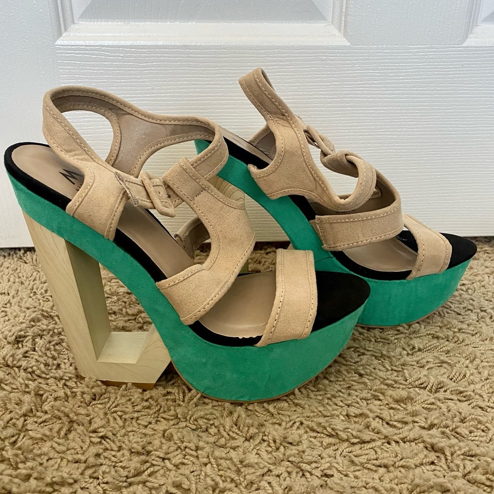 Madison geometric cut out wedges